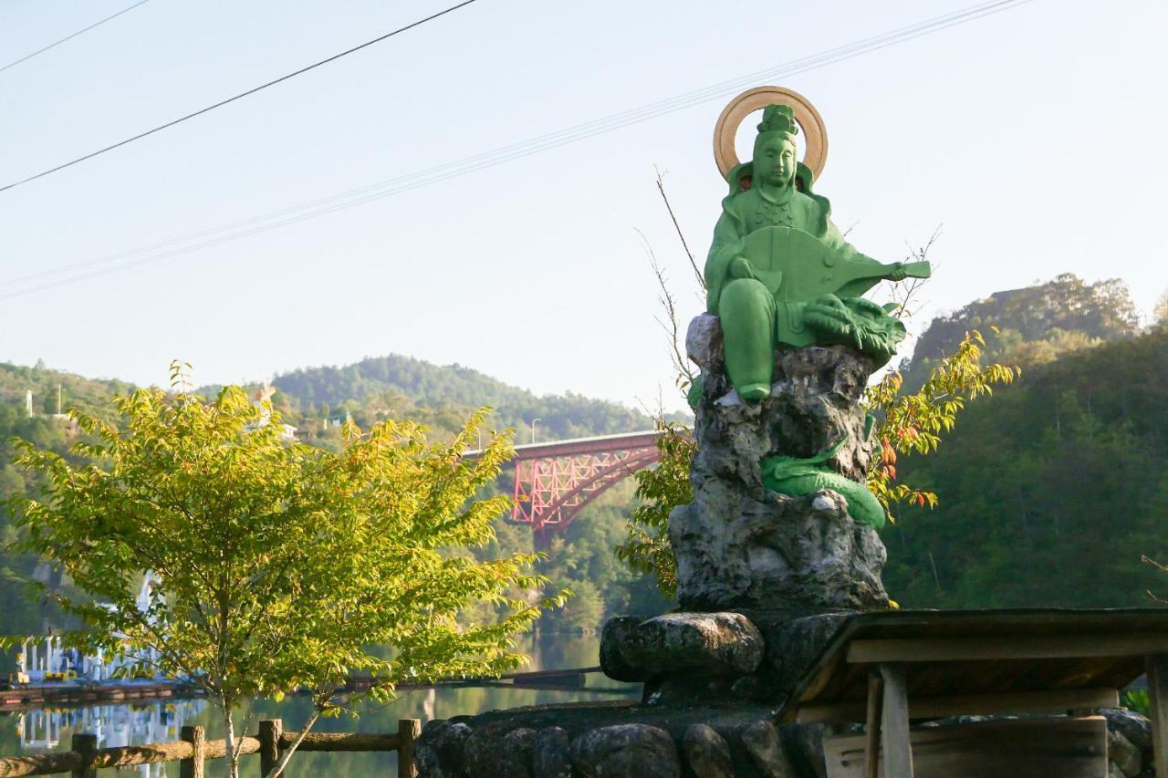 Enakyo Onsen Hotel Yuzuriha Luaran gambar
